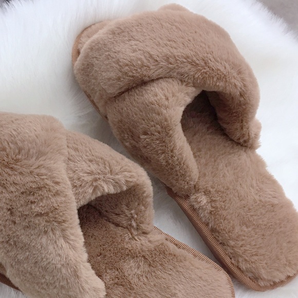 Fur Cross Band Slippers - Picture 6 of 9